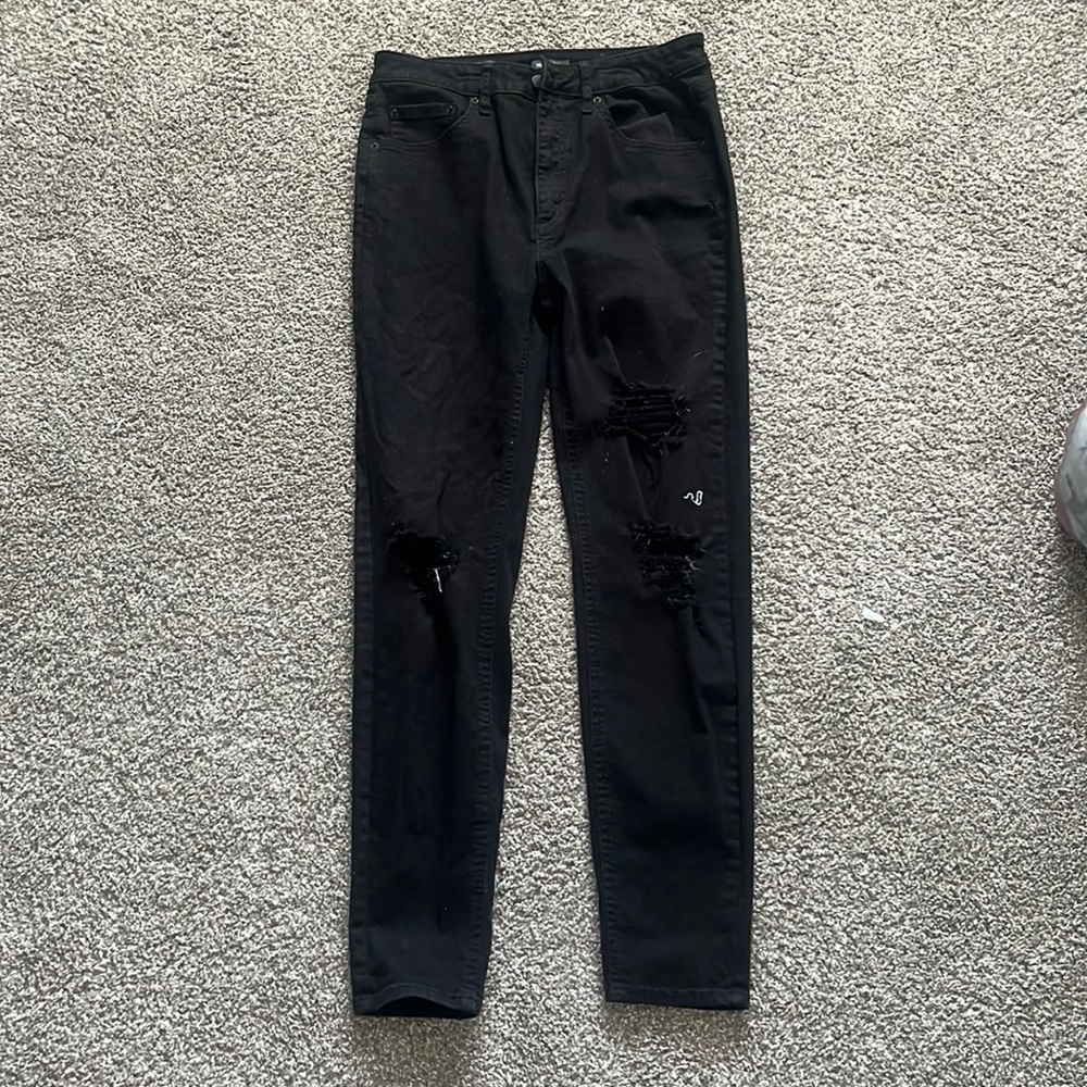 Women’s size 8 distressed skinny jeans